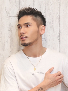 ソフトモヒカンの男性