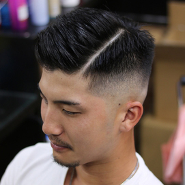 スキンフェードの男性