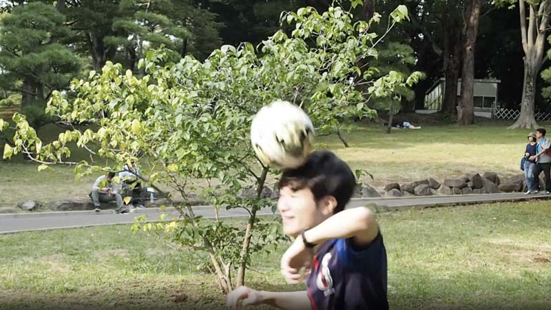 ヘディング10回目のコクブさん（やや疲労が見られる）