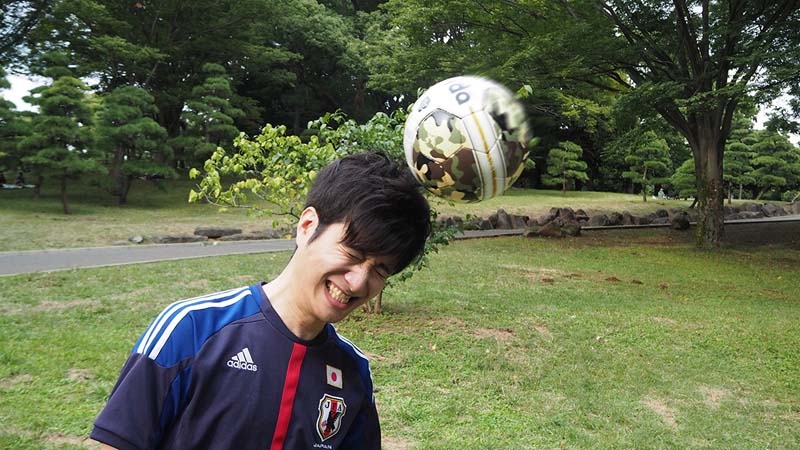 ヘディング20回目のコクブさん（さすがに顔が歪み始める）