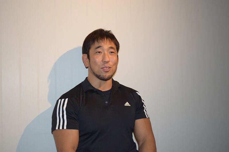 インタビュー中の諸橋さんの様子