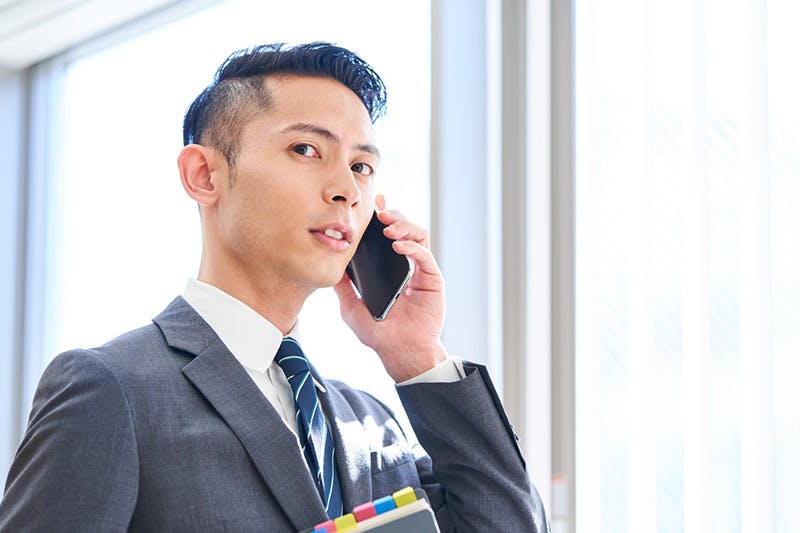 短髪（ベリーショート）のヘアスタイルをしている男性のイメージ画像